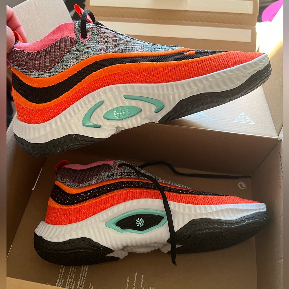 Nike Cosmic Unity 3 in color Brilliant Black Orange-Sail Brand New Men’s 9.5
